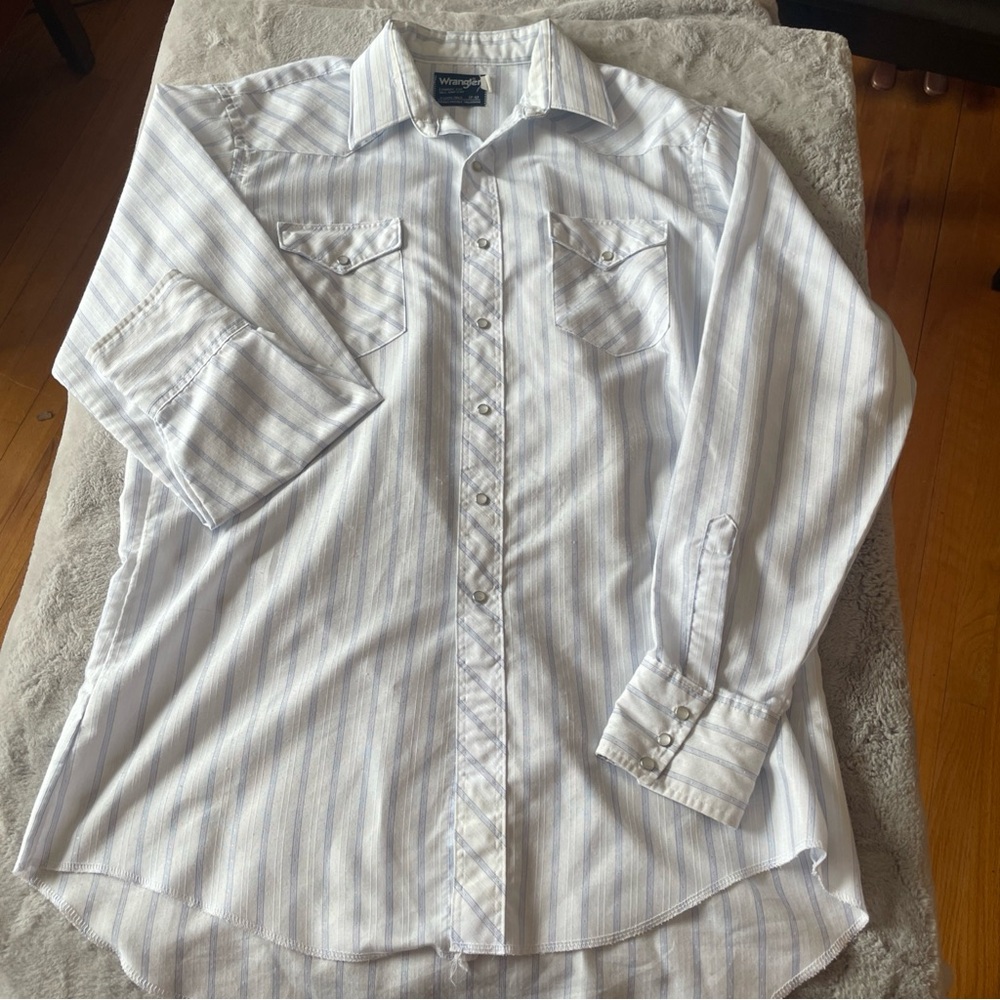 Wrangler vintage Men’s White Shirt with Light Blue Stripes size 17 tall